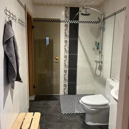 別荘 Med Ti Senger Pa Skaidi