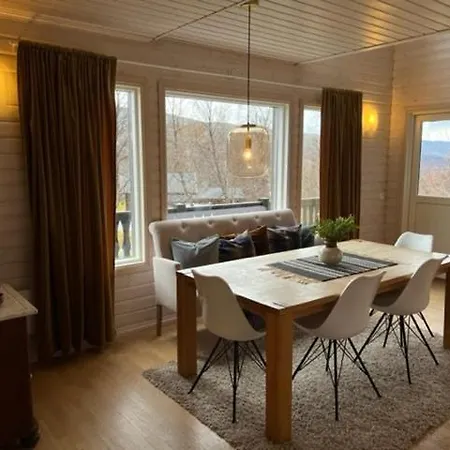 別荘 Med Ti Senger Pa Skaidi *